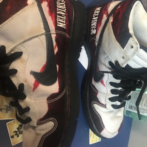 nike sb melvins white